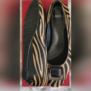 Vaneli Ebny Hair Flats
